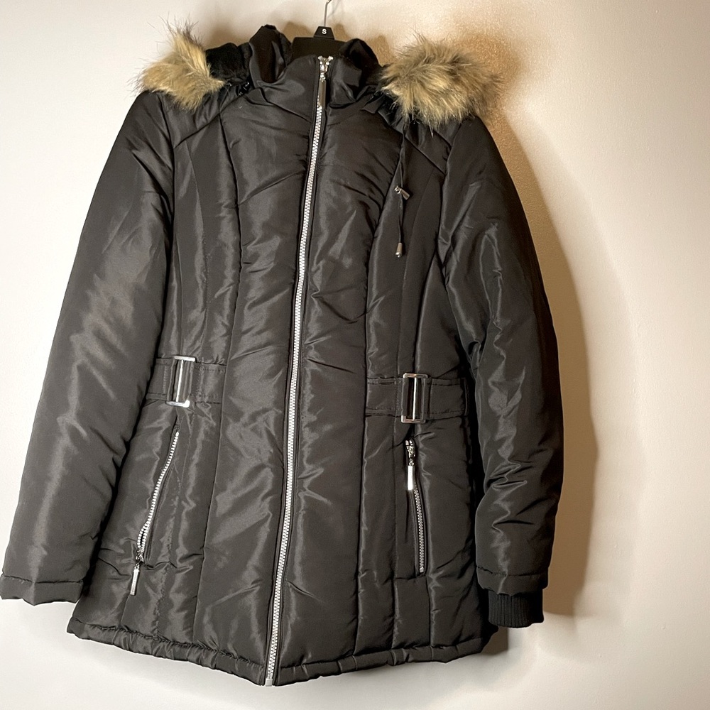 NWOT. Black Hooded Puffer Jacket. Detachable Hood